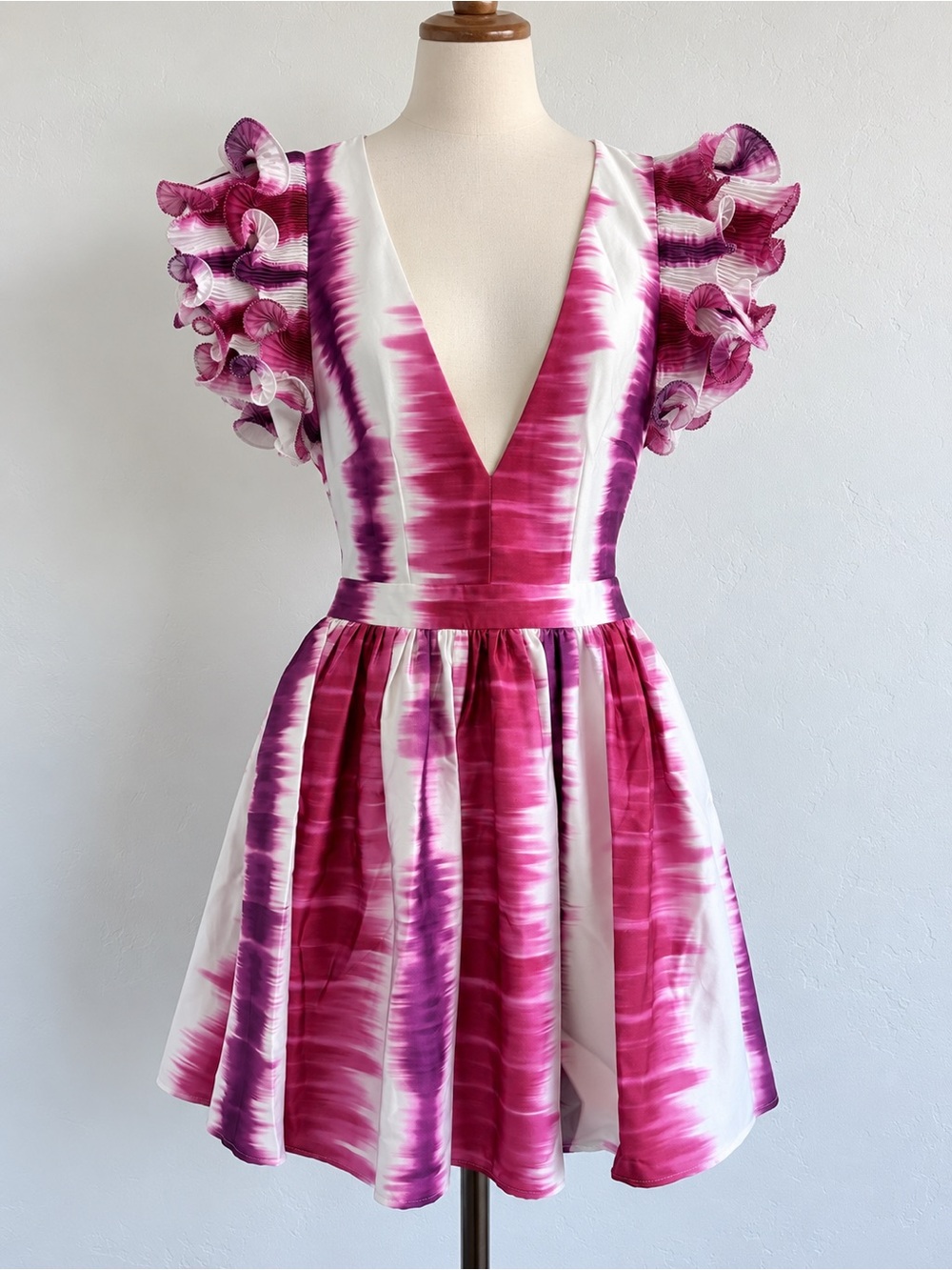 AMUR Pink Purple Tie Dye Mini Dress Ruffle Sleeve Deep V Fit Flare Size 4 NWOT